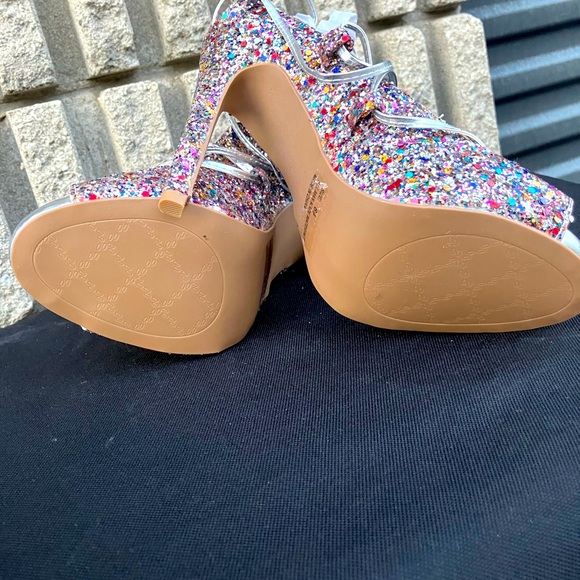 NWOT Sparkly Qupid Branded Heels Tie up Style in Size 6.5 - Picture 5 of 6